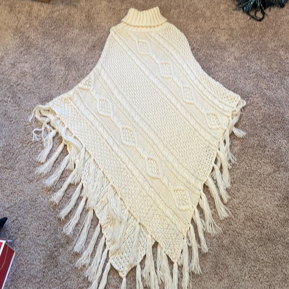 2 Chic sweater poncho - Picture 3 of 7